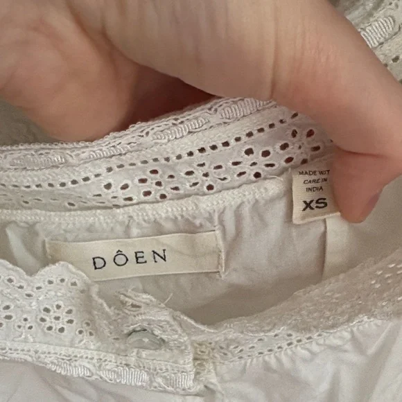 DOEN Alana Elegant White Lace Trimmed Women's Top - Picture 3 of 3